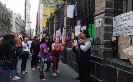 Rezan frente a templos religiosos ante paso de marcha feminista