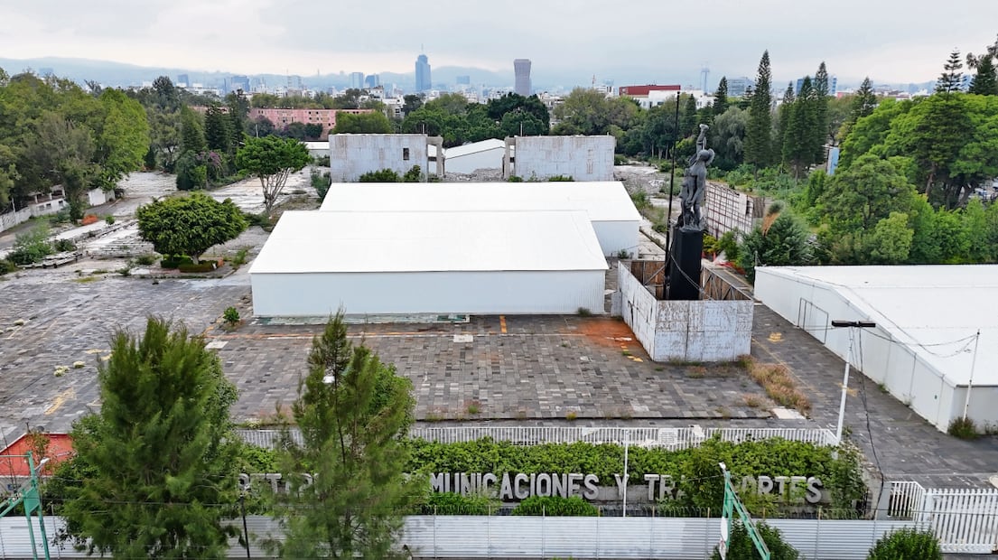 El recinto que albergara al edificio de la Exsecretaría de Comunicaciones y Transportes no tiene las condiciones para resguardar las obras de arte que antes lucía. Foto: Diego Prado / EL UNIVERSAL