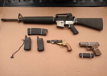 Detienen a dos personas con armas en un yate en Ensenada