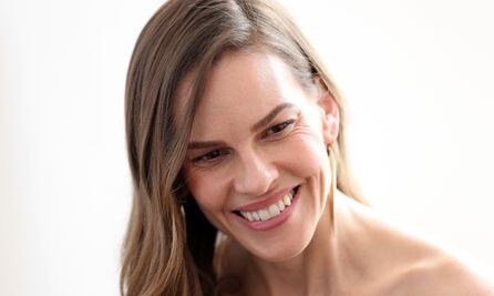 Hilary Swank revela estar embarazada a sus 48 años 