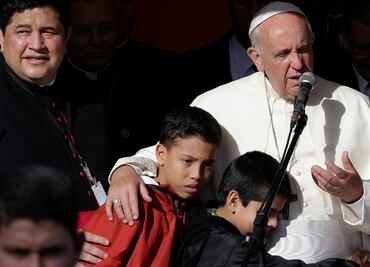 Francisco vuelve al Vaticano tras gira en AL