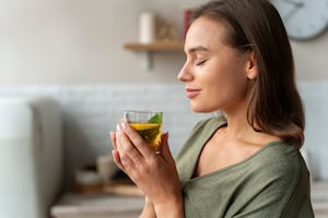 La infusión antioxidante que puede prevenir la retención de líquidos