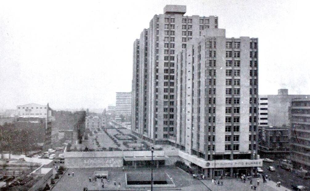 Edificios del Metro del Conjunto Pino Suárez recién inaugurado. Col. Carlos Villasana.