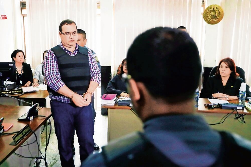 El tribunal desestimó las razones por las que Javier Duarte argumentó que sus derechos habían sido violados en la audiencia en la que se le vinculó a proceso. (ARCHIVO EL UNIVERSAL)