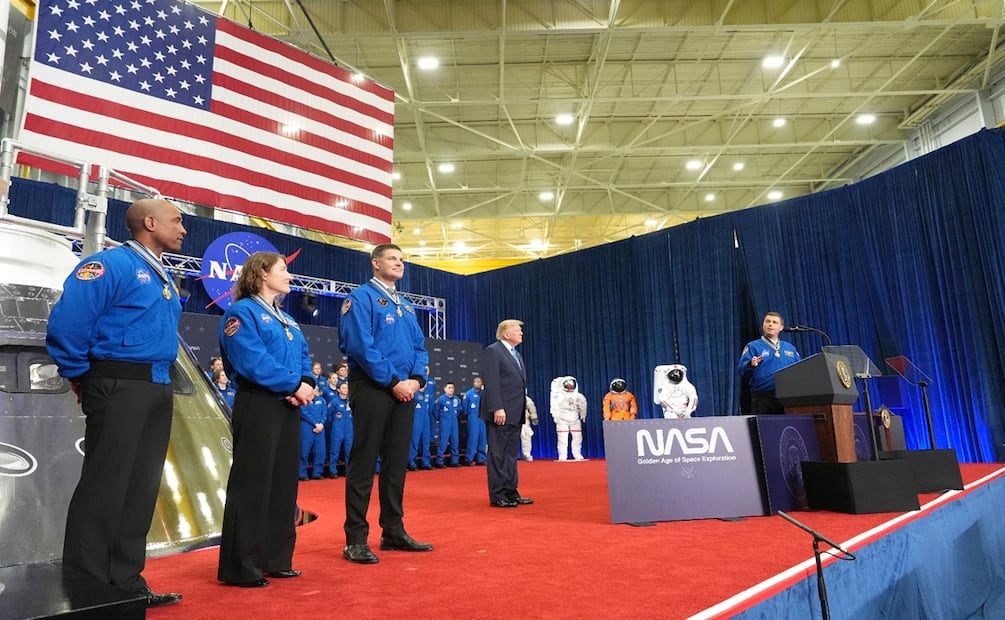La medalla es la máxima distinción que el gobierno de Estados Unidos otorga a astronautas, científicos o personal de aviación por sus servicios relacionados con el programa espacial. Foto: AP