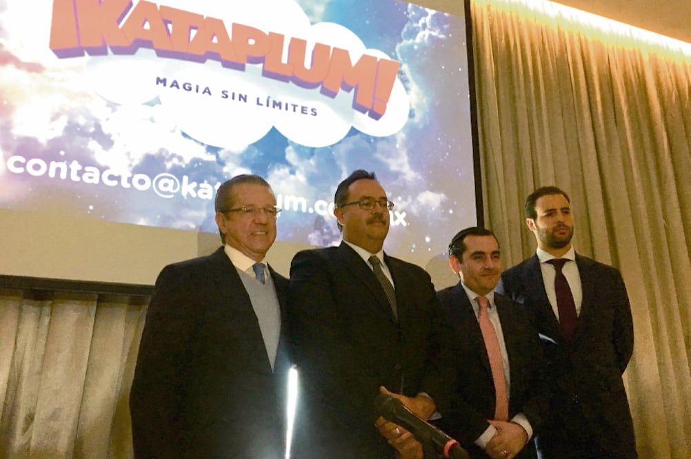 Directivos del Grupo Diniz al dar detalles del parque de diversiones Kataplum, a ubicarse en un centro comercial de Iztapalapa y en el que invertirán 550 mdp. (NOTIMEX)