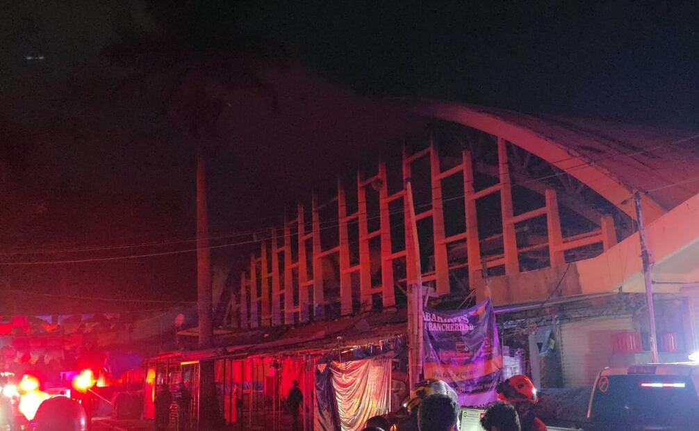 Incendio en mercado "Adolfo López Mateos" en Cuernavaca, Morelos. Foto: especial