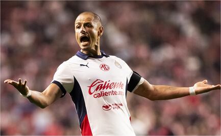 Chicharito Hernández celebra triunfo de Chivas ante Santos; el atacante felicitó a sus compañeros 