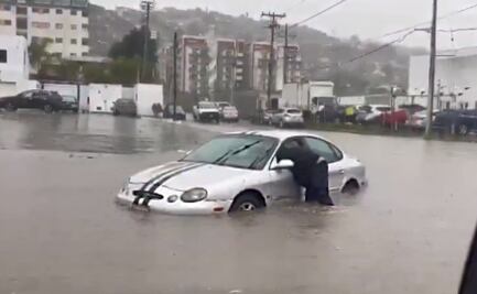 Frente frío pega con todo a Tijuana: lluvia provoca inundaciones y suspensión de clases; VIDEOS