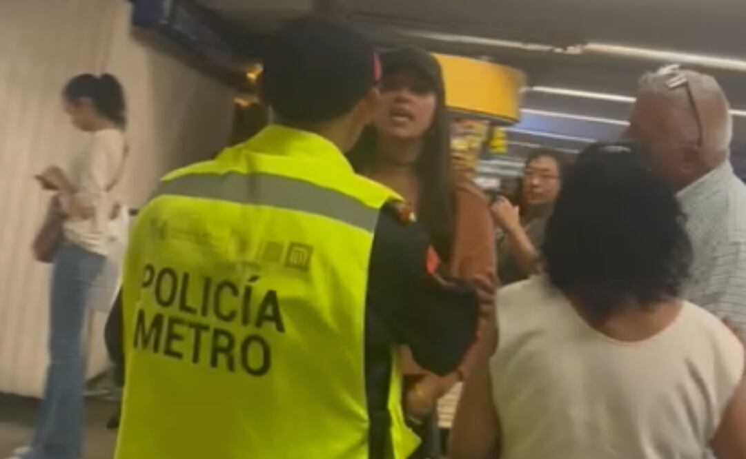 Usuaria agrede a policías de la PBI en estación Zócalo del Metro
Foto: Especial