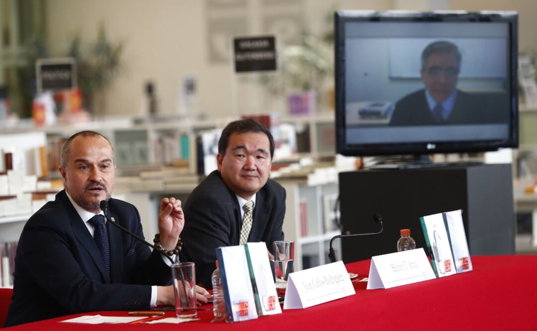 Juan Carlos Rodríguez, Héctor Arita y Raúl Rojas durante el anuncio del galardón. (FOTO: Yadín Xolalpa. EL UNIVERSAL)