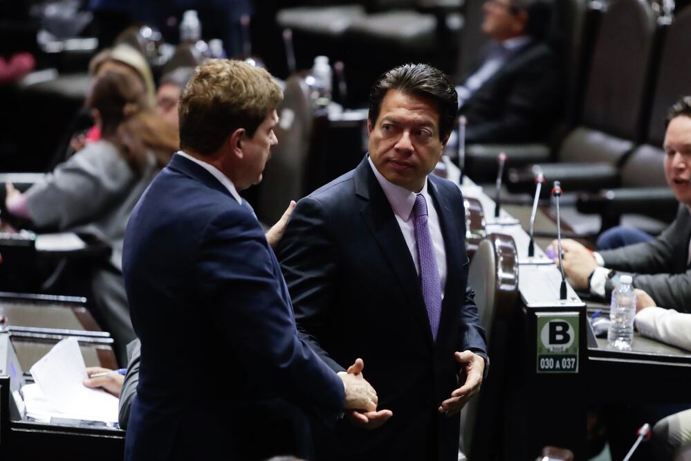 El coordinador parlamentario del PAN, Juan Carlos Romero Hicks y su homólogo de Morena, Mario Delgado / Archivo. El Universal