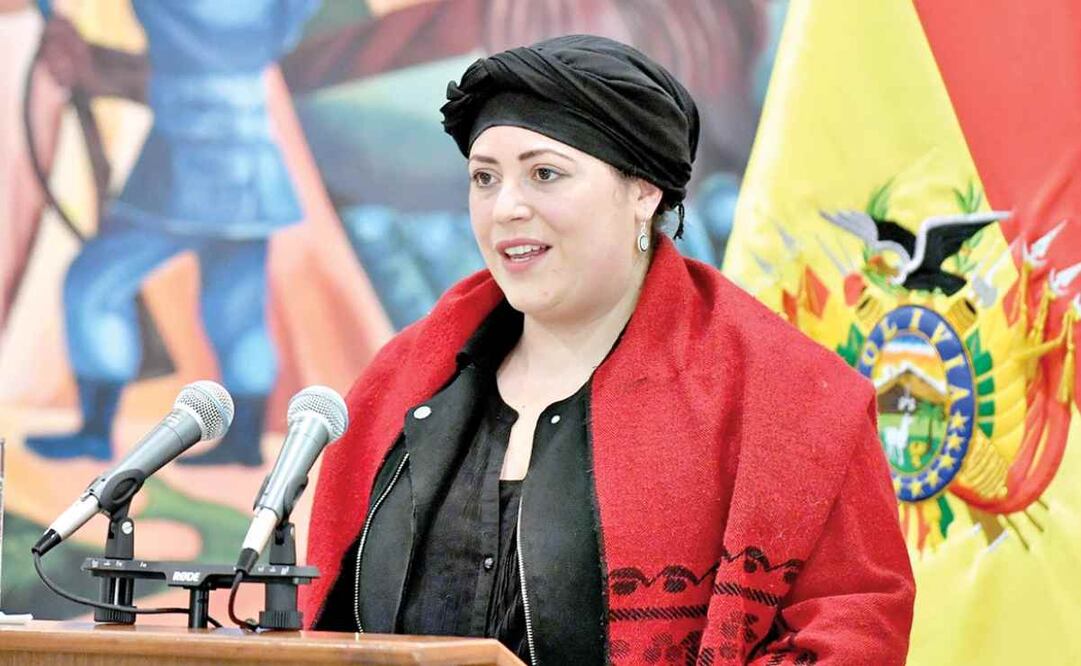 "Lo que hizo Evo Morales es irse, levantarse de la mesa e irse (...) No se quedó simplemente por su capricho, como un niño malcriado", aseguró la ministra de la Presidencia en una conferencia de prensa. Foto: Especial