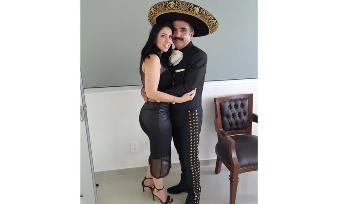 "Gracias por tanto amor, gracias por existir", le escribe el cantante a la guapa morena. (FOTO:  Instagram vicentefdzjr)