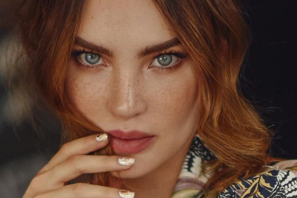 Belinda compartió su cambio de look para la revista Badhombre Skin Magazine. Foto: Instagram @belindapop