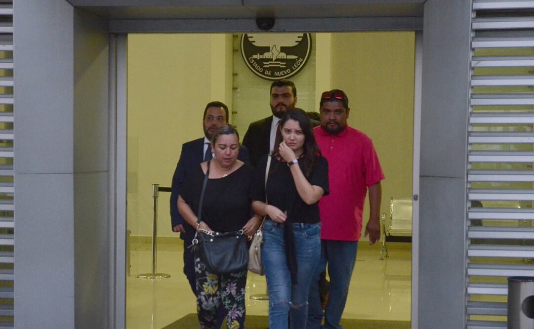 Familiares y abogados de José de Jesús Arellano al salir del Ministerio Público donde se llevó a cabo la audiencia. Foto: Emilio Vasquez / EL UNIVERSAL