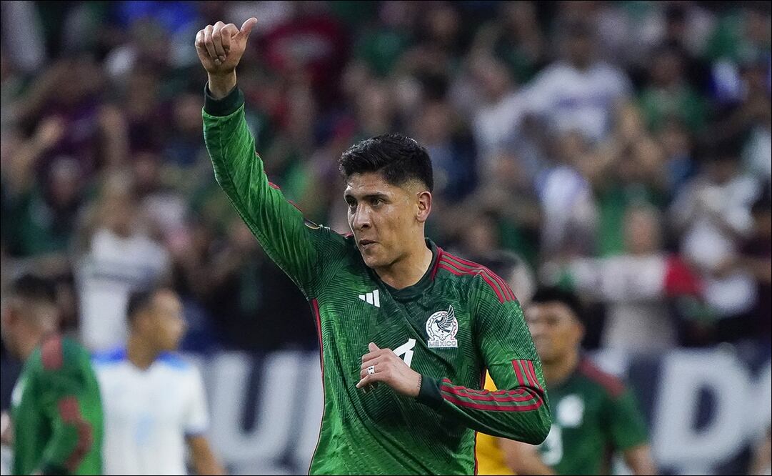 Manchester United y Chelsea luchan por contratar a Edson Álvarez del Ajax