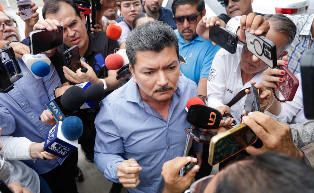 Marco Antonio Almanza Avilés, exjefe de la Policía de Investigación (PDI) de la Fiscalía de Sinaloa, acudió este 26 de mayo a rendir declaración ante la Fiscalía General de la República (FGR). | Foto: José Betanzos Zárate / CUARTOSCURO