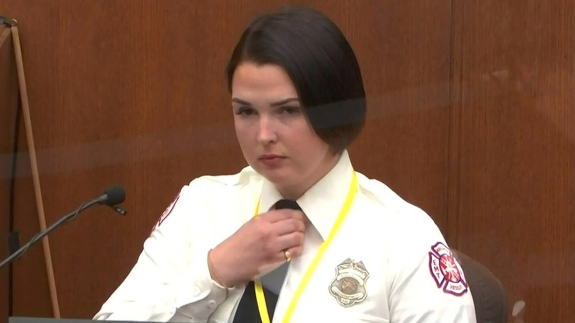 Genevieve Hansen, una socorrista capacitada, declaró que los policías no le permitieron prestar asistencia médica a George Floyd. Foto: Reuters 