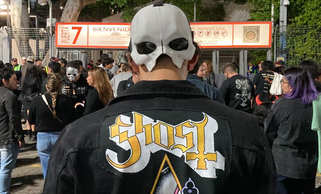 Los asistentes al concierto de Ghost se mostraron decepcionados tras la cancelación de la banda. Foto: Germán Espinosa/ EL UNIVERSAL.