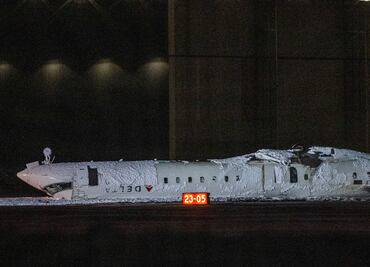 Delta ofrece 30 mil dólares a pasajeros del avión de Canadá que volcó al aterrizar; aseguran que oferta “no tiene condiciones”