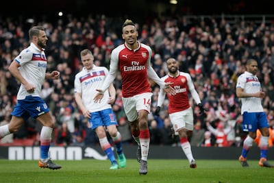 Doblete de Aubameyang da victoria al Arsenal