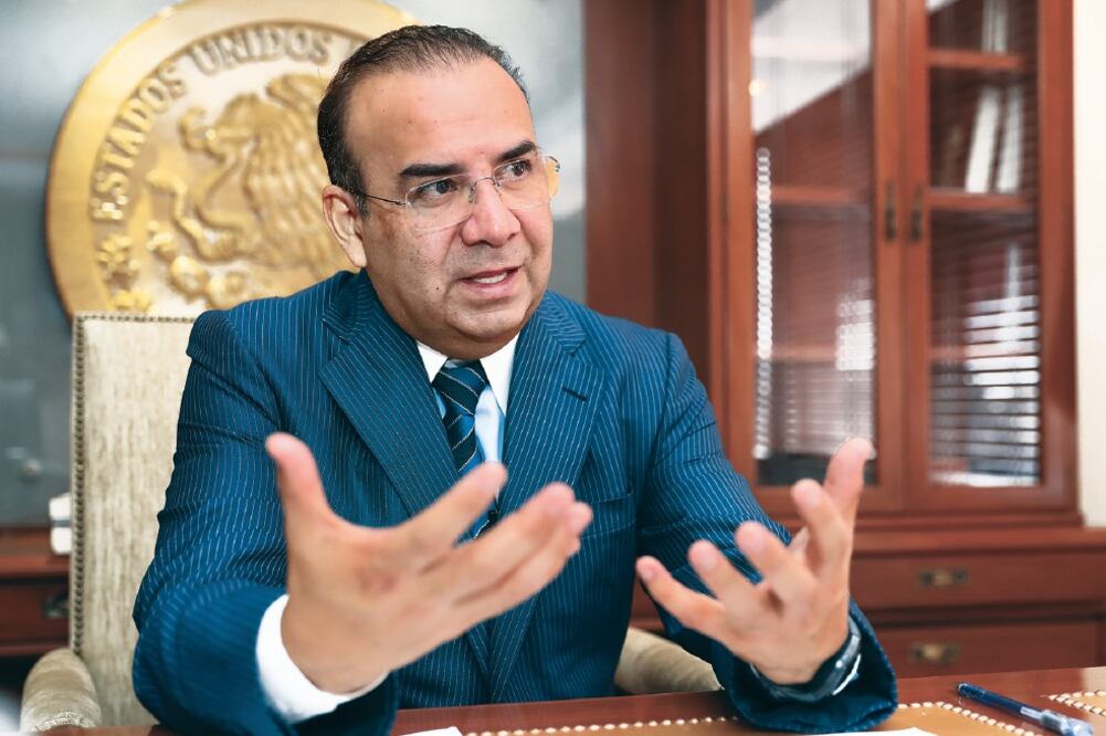 Alfonso Navarrete, secretario de Gobernación, dijo que la FEPADE no inició una investigación de oficio del caso, sino que lo decidió tras las denuncias (ARCHIVO EL UNIVERSAL)