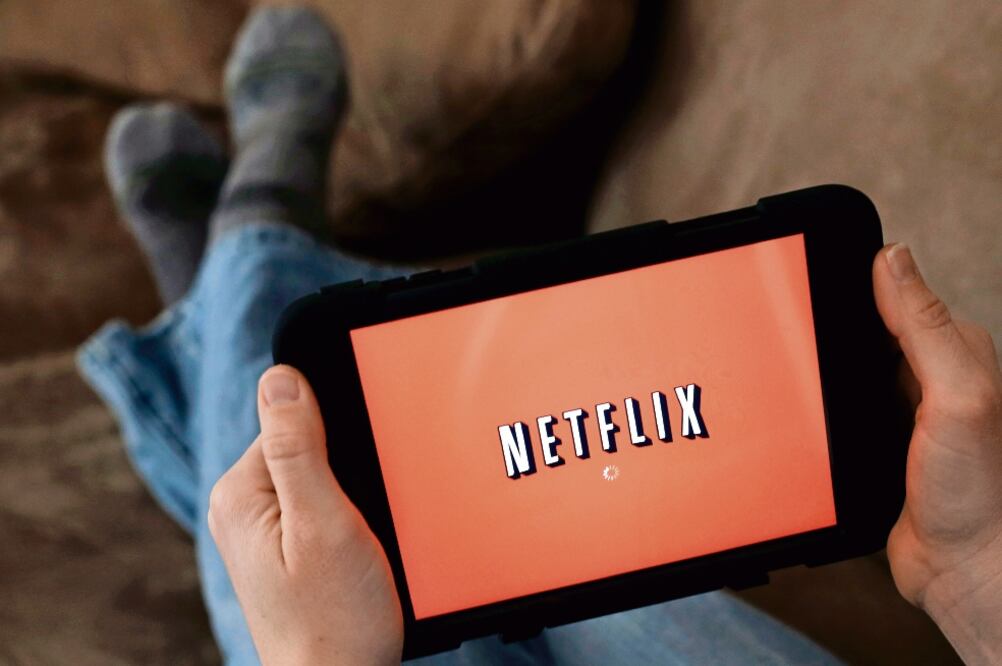 Los contratos de empresas como Chivas TV, Netflix y Claro Video tienen cláusulas que impiden a los usuarios quejarse con autoridades mexicanas (ARCHIVO EL UNIVERSAL)