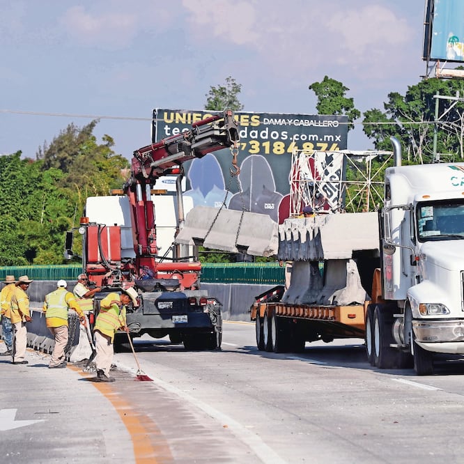 El funcionamiento del Paso Exprés ha dejado 49 accidentes, 140 vehículos involucrados, 72 lesionados y cuatro muertos, según recuento de la SCT. Foto: ARCHIVO EL UNIVERSAL