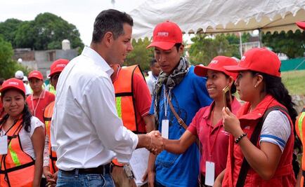 Entregan en Juchitán tarjetas bancarias a afectados por sismos
