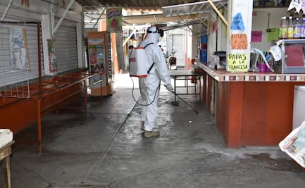 Sanitizan transporte y mercados en Iztapalapa