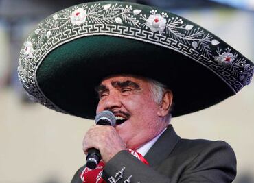 Besos en la boca, la cuestionada costumbre de la familia de Vicente Fernández