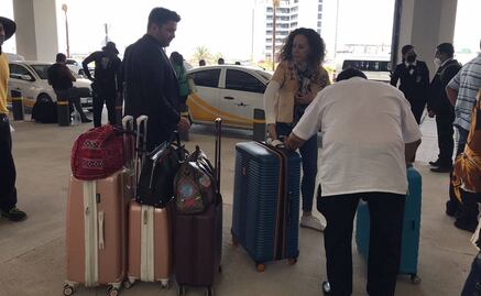 Mientras unos buscan cómo llegar al AIFA, otros quieren salir; así la odisea para conseguir transporte