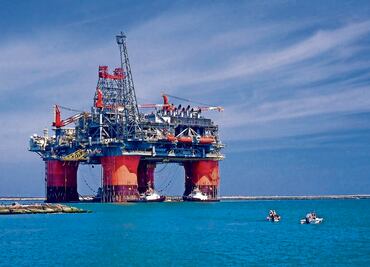 OPEP+ extiende hasta finales de 2025 recortes de su producción de crudo