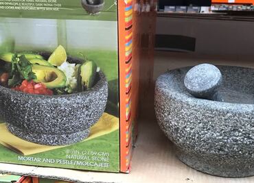 Venden molcajetes chinos en tiendas de Huixquilucan, en Edomex