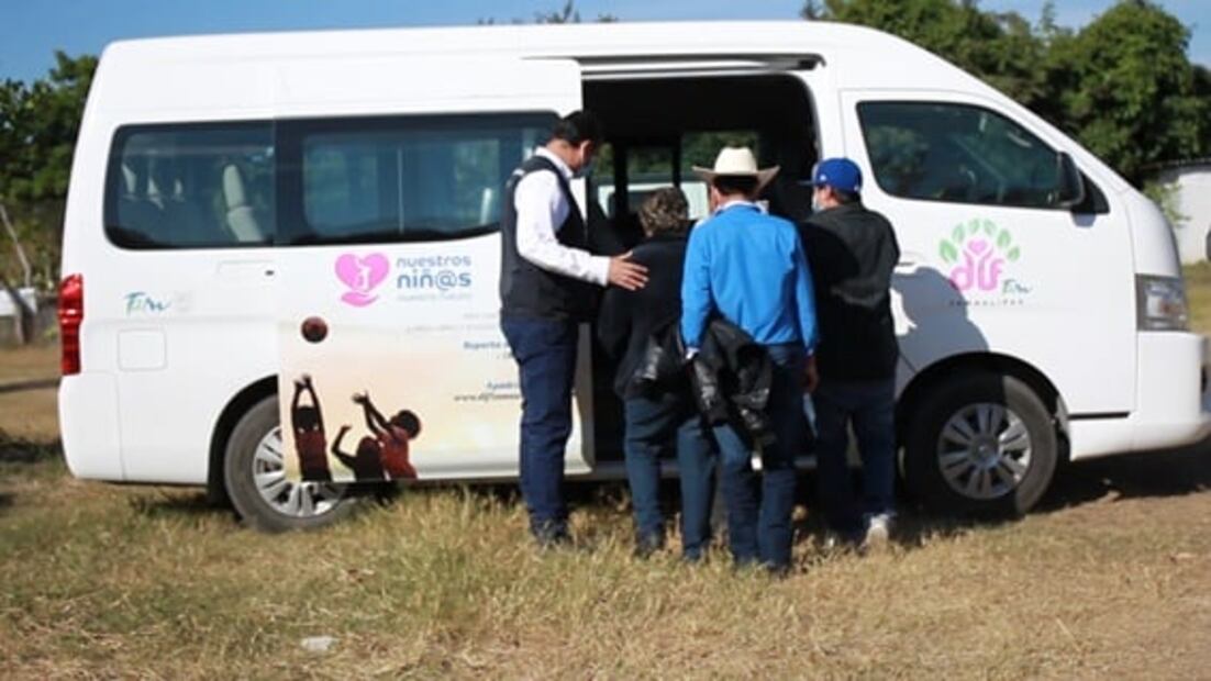 Tras 24 años, Roberto Carlos se reencuentra con su madre en Tamaulipas