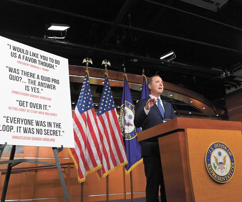 Adam Schiff, presidente del Comité de Inteligencia, ayer durante una conferencia en el Capitolio en Washington. Hoy inicia el análisis con expertos sobre si hay base constitucional para determinar que las actividades del mandatario Donald Trump son sufic