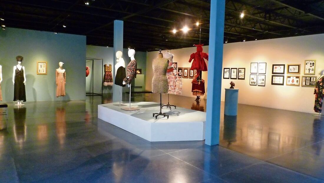 En la exposición Tercera llamada, en la Galería del Seminario de Cultura Mexicana, las hermanas Figueroa exhiben por primera vez 50 piezas utilizadas a lo largo de su trayectoria; la muestra puede 
visitarse hasta el próximo fin de semana. (28/01/2025) Foto: Paulina Lavista