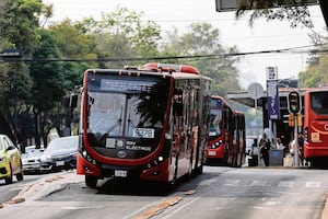 Hundimientos y baches dañan a las unidades del MB