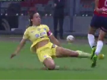 La brutal patada de Caro Jaramillo en el Clásico ante América