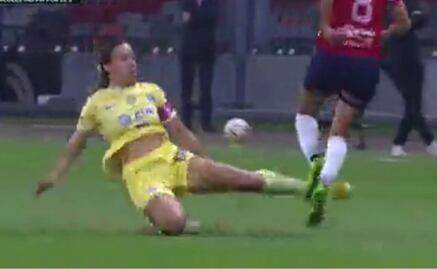 La brutal patada de Caro Jaramillo en el Clásico ante América