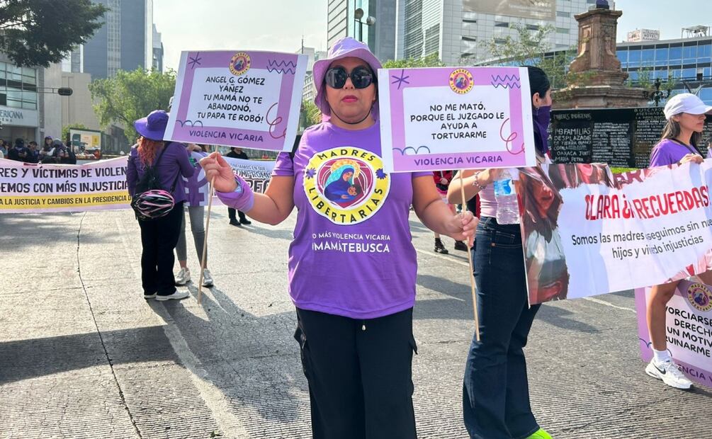 Verónica se manifiesta contra la violencia hacia las mujeres en la marcha del 25N en CDMX (25/11/2025). Foto: EL UNIVERSAL