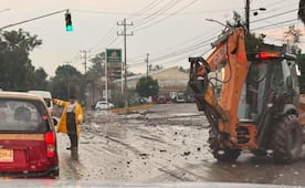 Lluvias provocan daños en Los Reyes La Paz; autoridades mantienen labores de limpieza