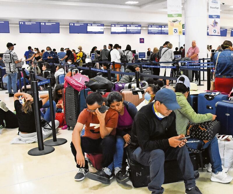 Doble beneficio. Los vuelos que implementará la SRE servirán, también, para regresar a extranjeros a sus países. Foto: ARCHIVO EL UNIVERSAL