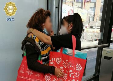 Policía de la CDMX ayuda a madre e hija a reencontrarse en estación La Joya del Metrobús