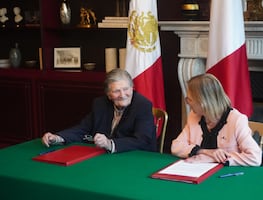 Biblioteca Stresser-Péan firma convenio para fortalecer al Centro de Estudios Mexicanos y Centroamericanos