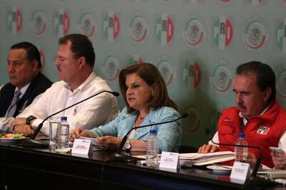 PGR afirma que caso Iguala continúa; presenta informe 