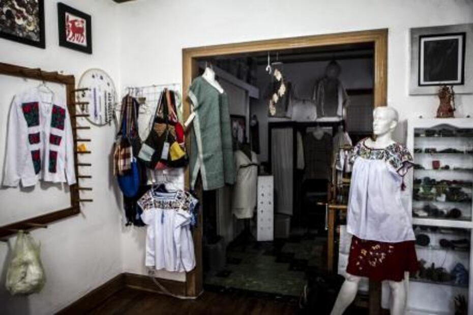 Hombres que destejen prejuicios