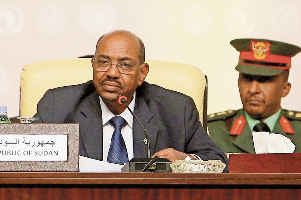 El derrocado presidente Omar Hassan al-Bashir, en 2011 / REUTERS