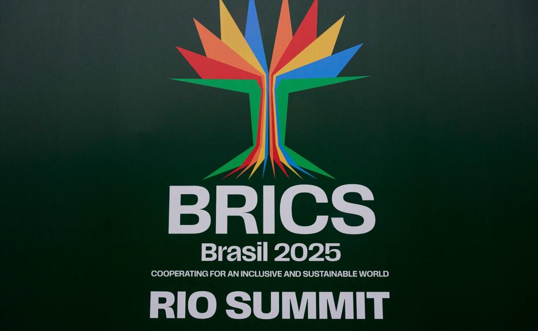 Una pancarta de la cumbre BRICS se exhibe en el Museo de Arte Moderno (MAM), donde se llevará a cabo la cumbre BRICS 2025 en Río de Janeiro, Brasil. Foto: AFP